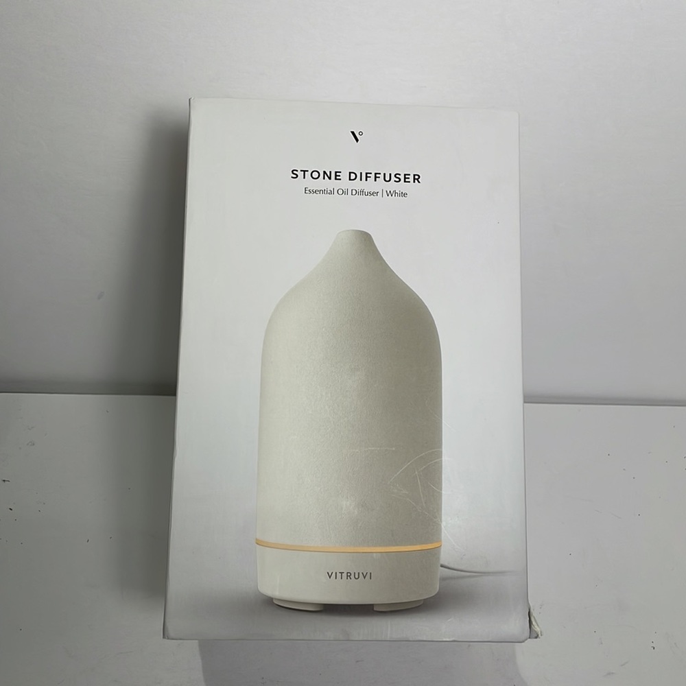 Vitruvi Essential Oil Diffuser - Picture 3 of 4
